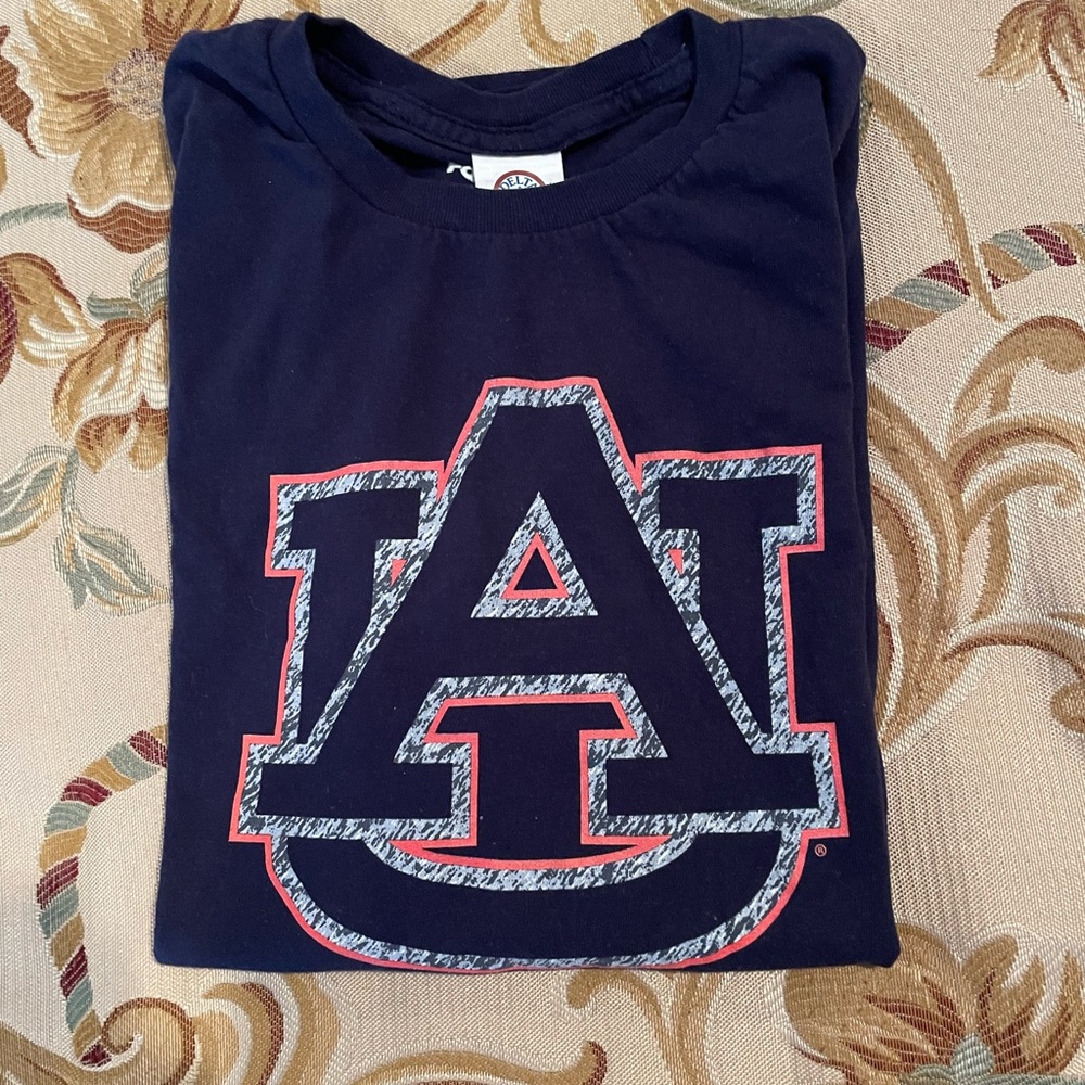 Women’s Auburn Tshirt. Sz Medium. Excellent Condition